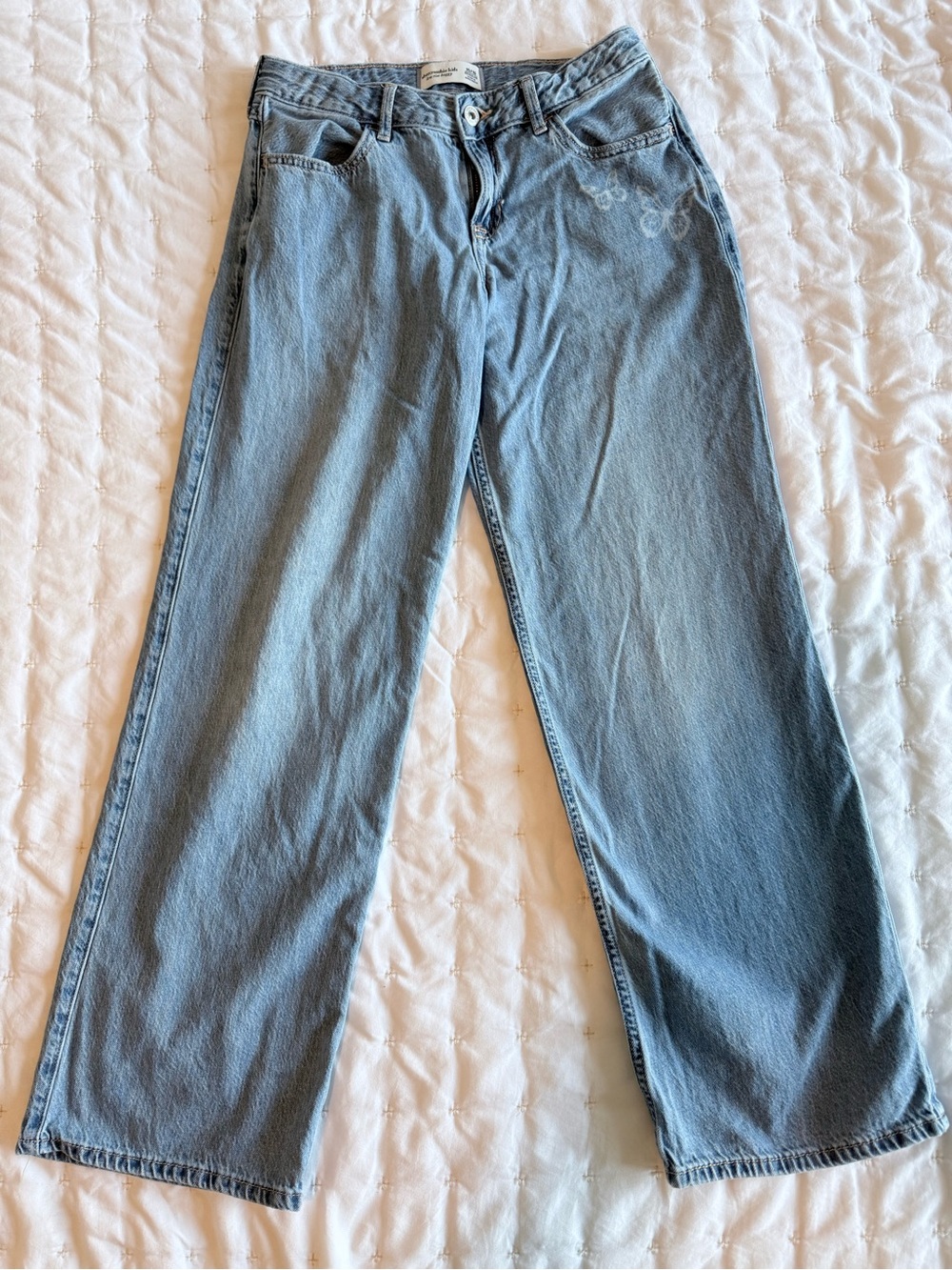 Girls Light Blue Relaxed Fit Jeans w/ Butterfly print